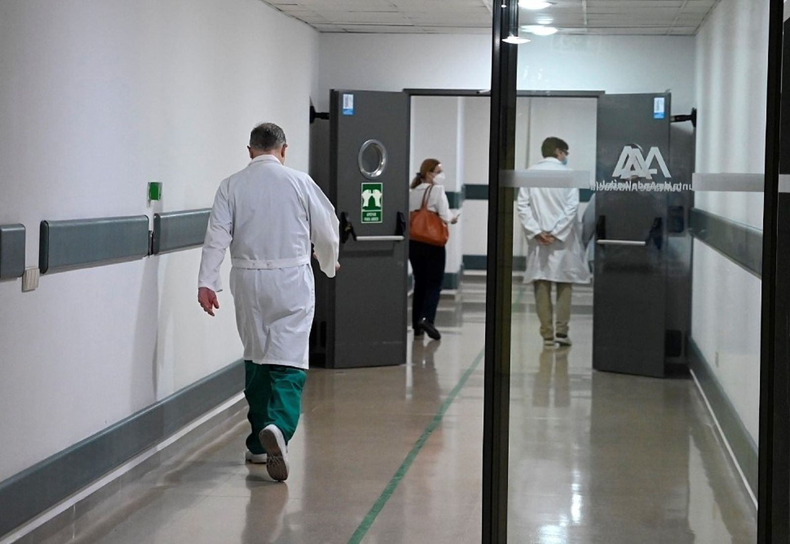 Médicos de centros hospitalario