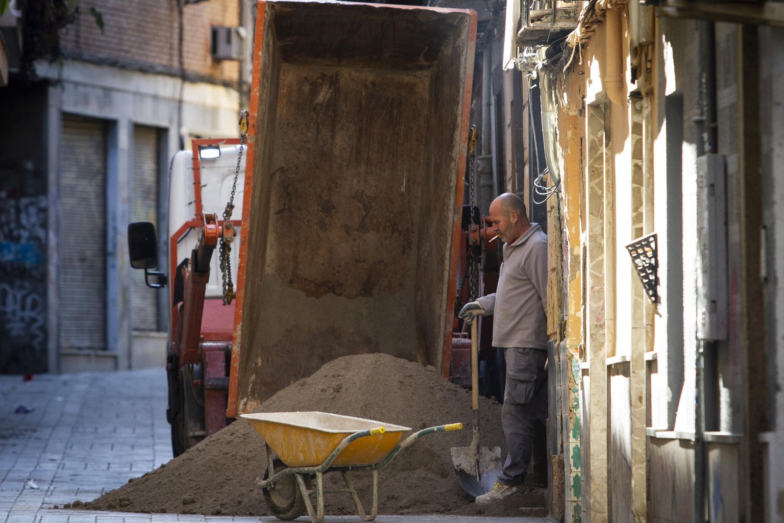 Baja el número de trabajadores de Granada sujetos a ERTE