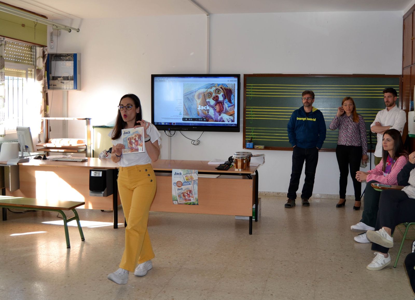 Educación sobre bienestar animal en las aulas de Campillos.