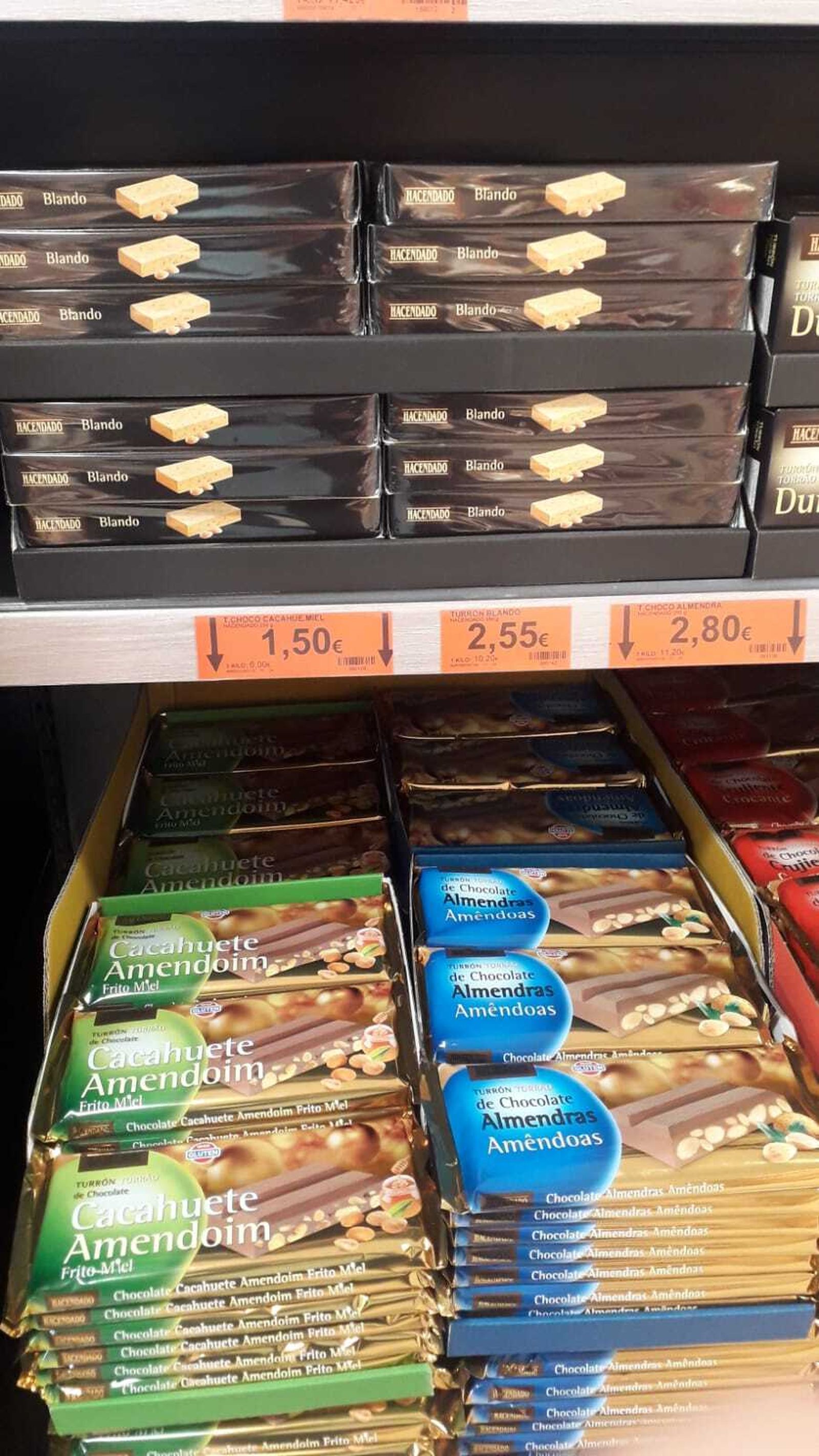 Turrones en el supermercado.