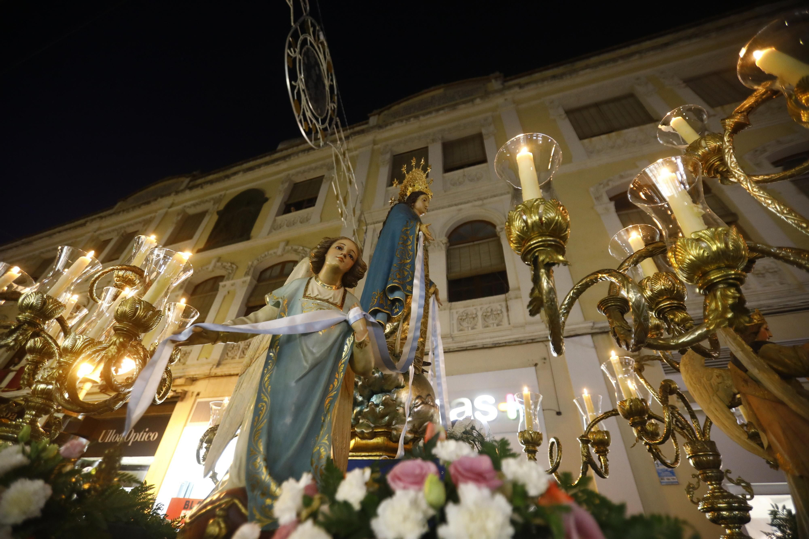 La procesión de la Virgen Milagrosa de Córdoba, en imágenes