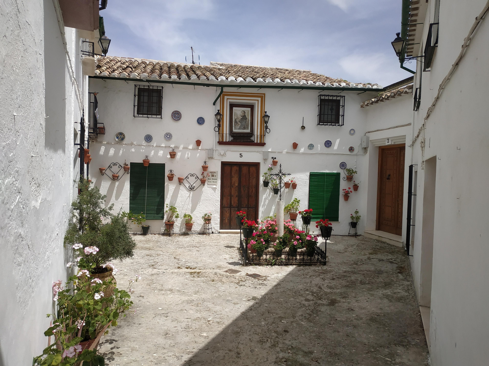 La plaza de San Antonio, en el barrio de la Villa de Priego de Córdoba. La plaza de San Antonio, en el barrio de la Villa de Priego de Córdoba.