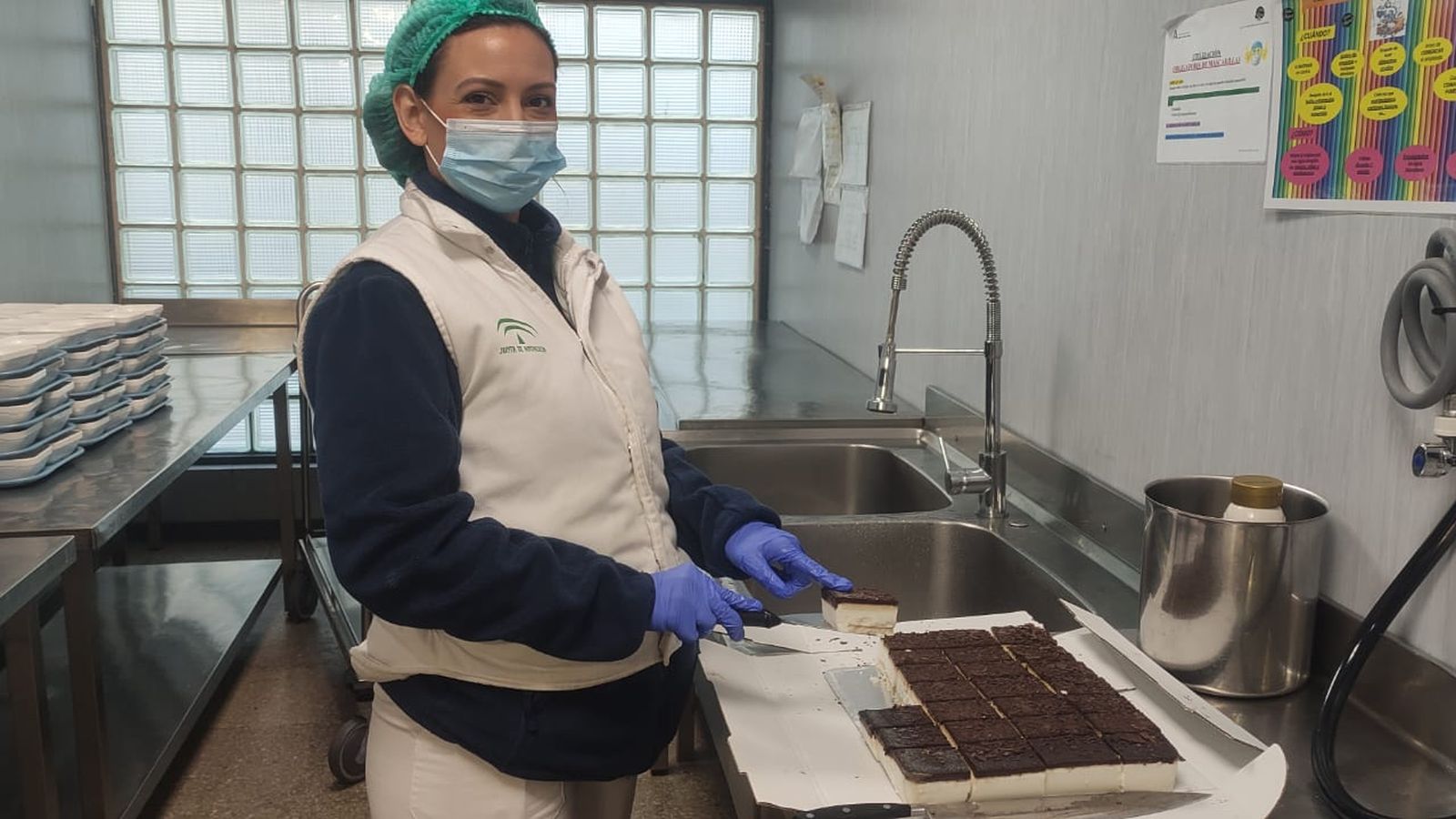 Preparación de tartas de postre.