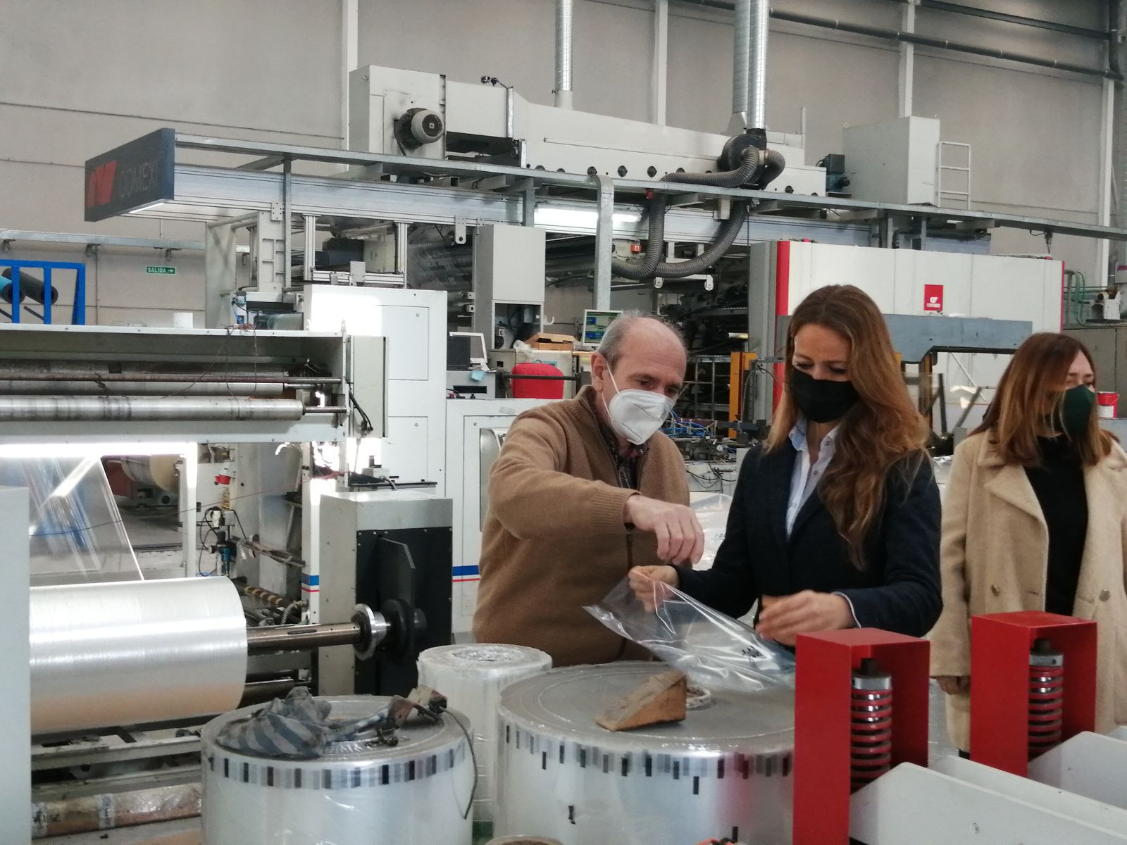 La delegada de Empleo visita la sede de Granaplast.