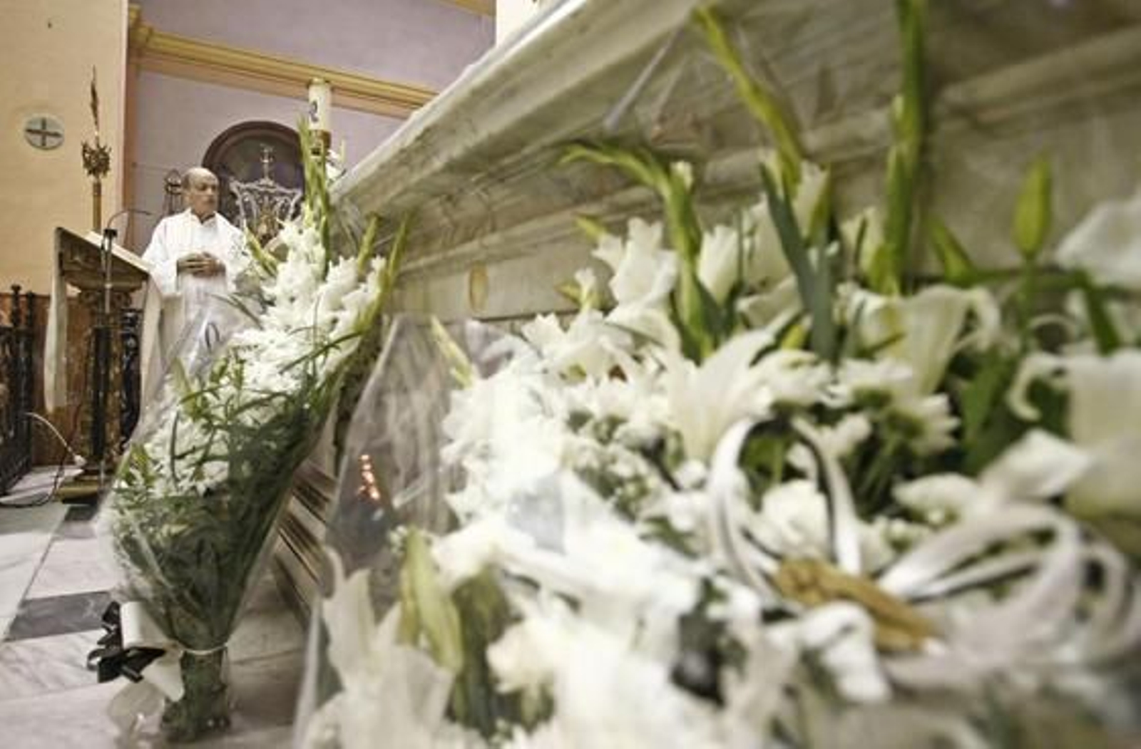 La plantilla realiza la tradicional ofrenda floral

Foto: Erasmo Fenoy