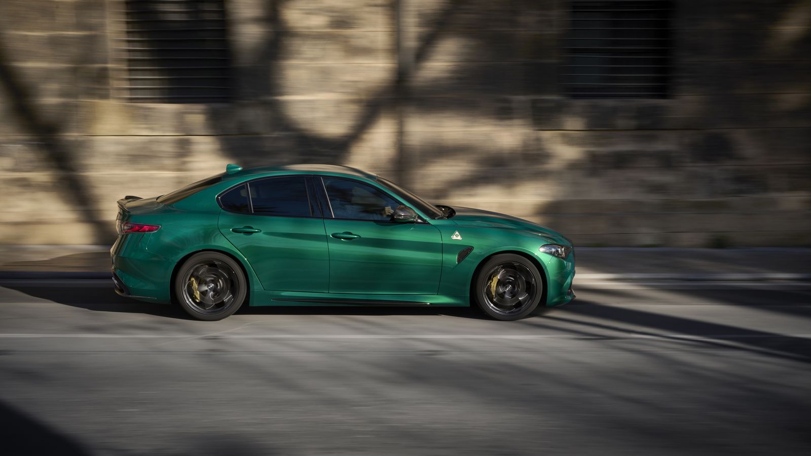 Las pinzas de freno en color dorado dan un aire distintivo a esta serie especial.