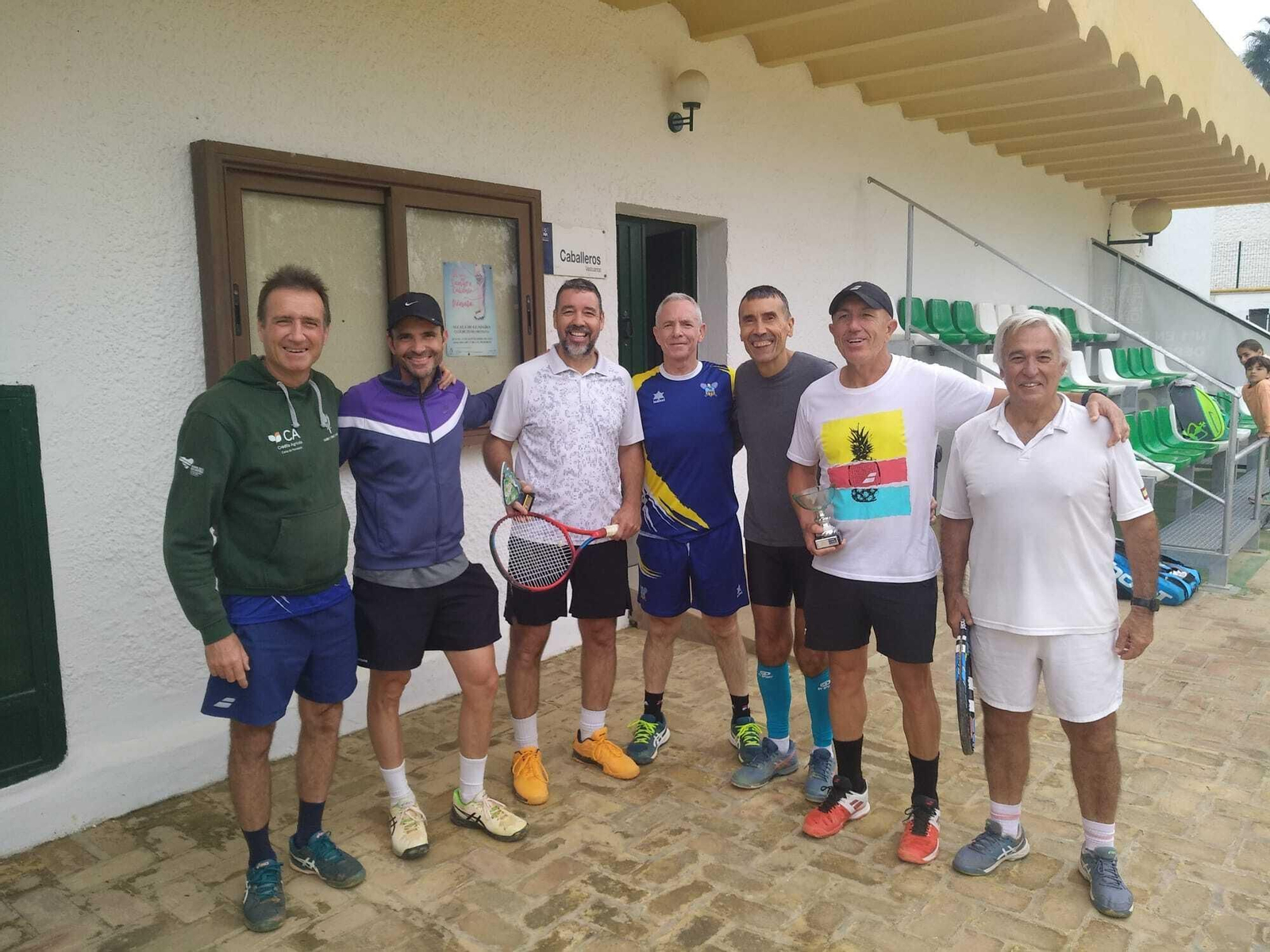 Ramón Romero, con sus compañeros del CT Oromana.