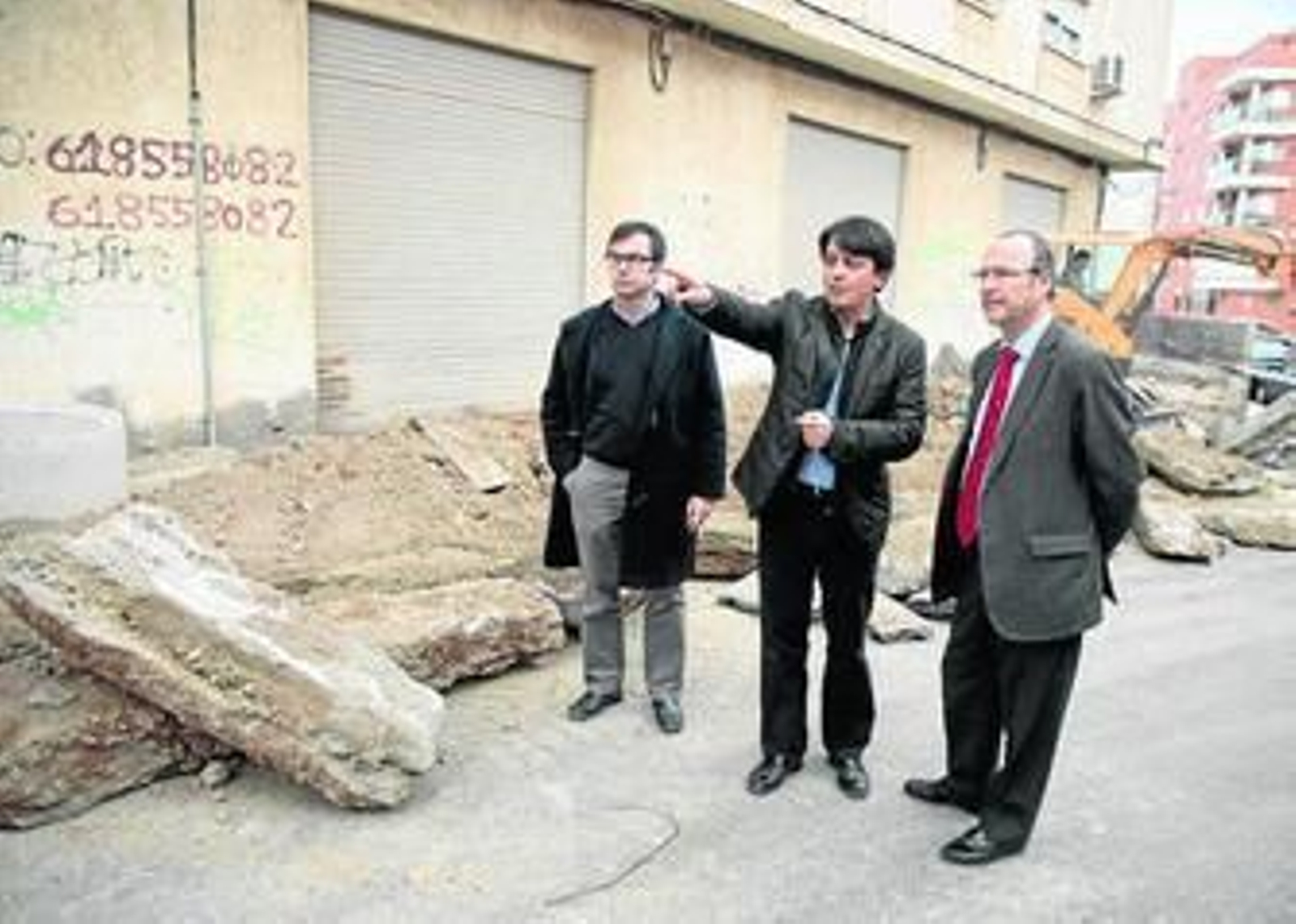 El alcalde y Manolo Guzmán han realizado una visita de inspección a las obras del barrio de San Luis.