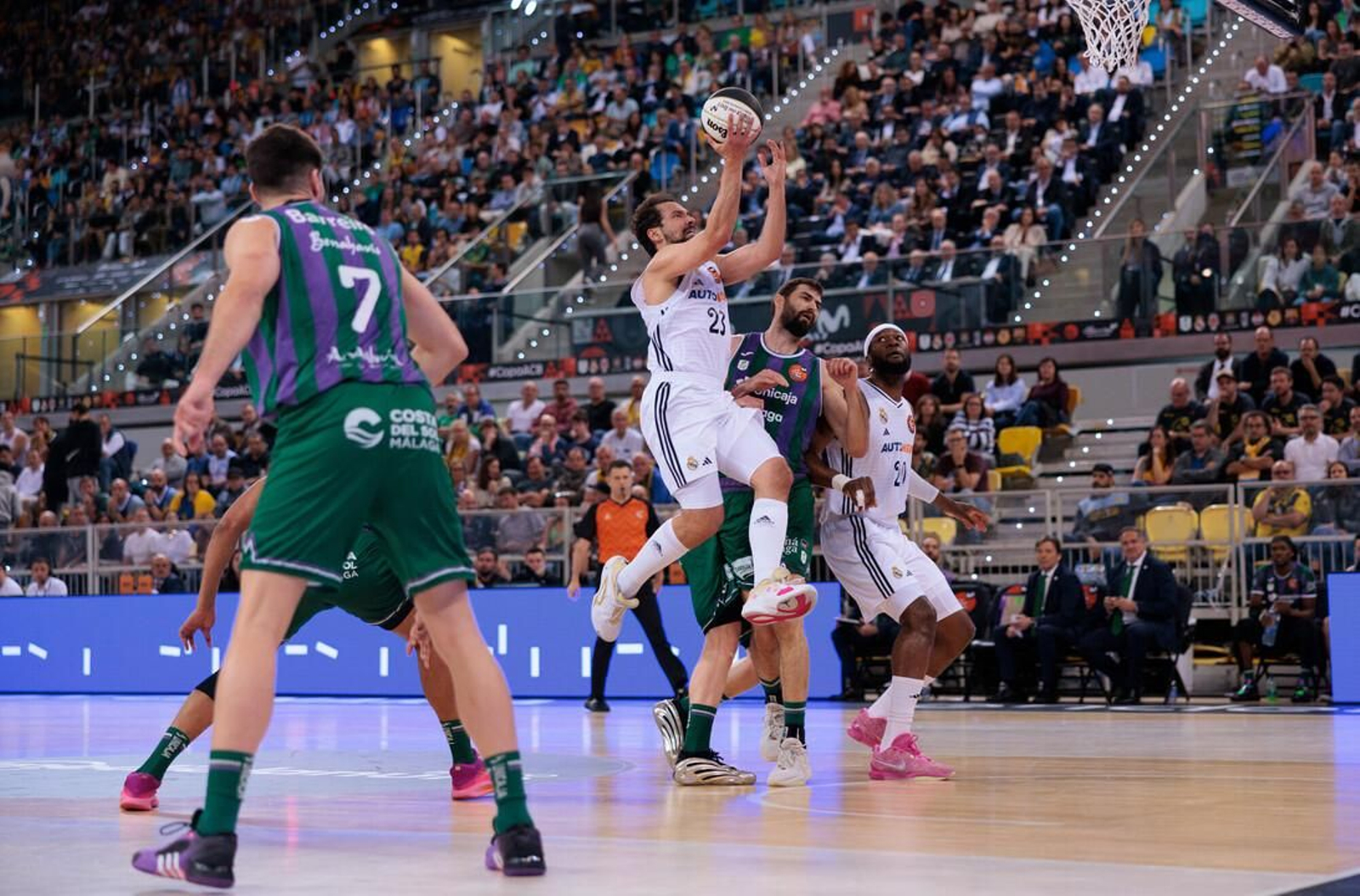 El Unicaja, campeón de Copa: Todas las imágenes del partido, la fiesta y la llegada a Málaga
