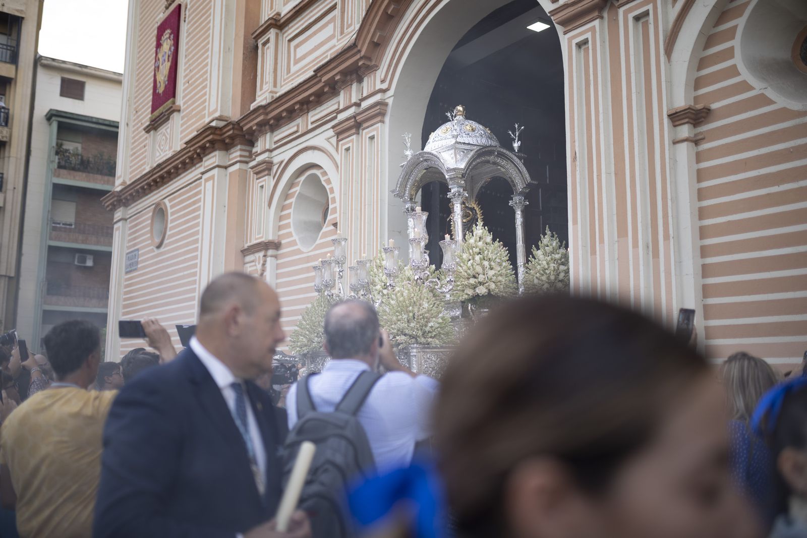 Imágenes de la procesión de la Virgen de la Cinta por el centro de la ciudad