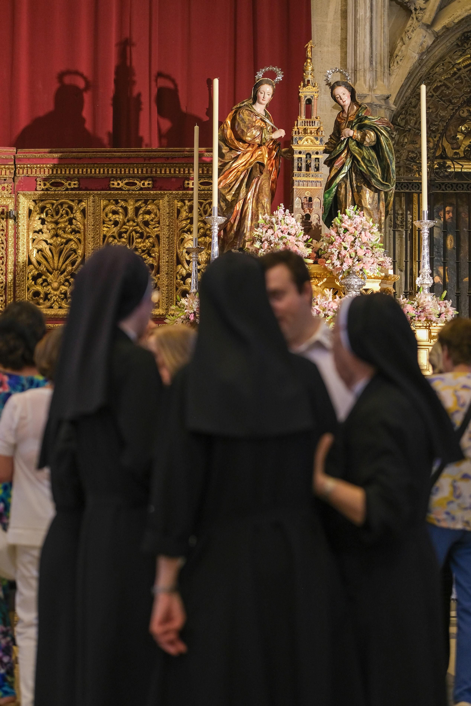 Preparativos, altares, escaparates, balcones para el Corpus