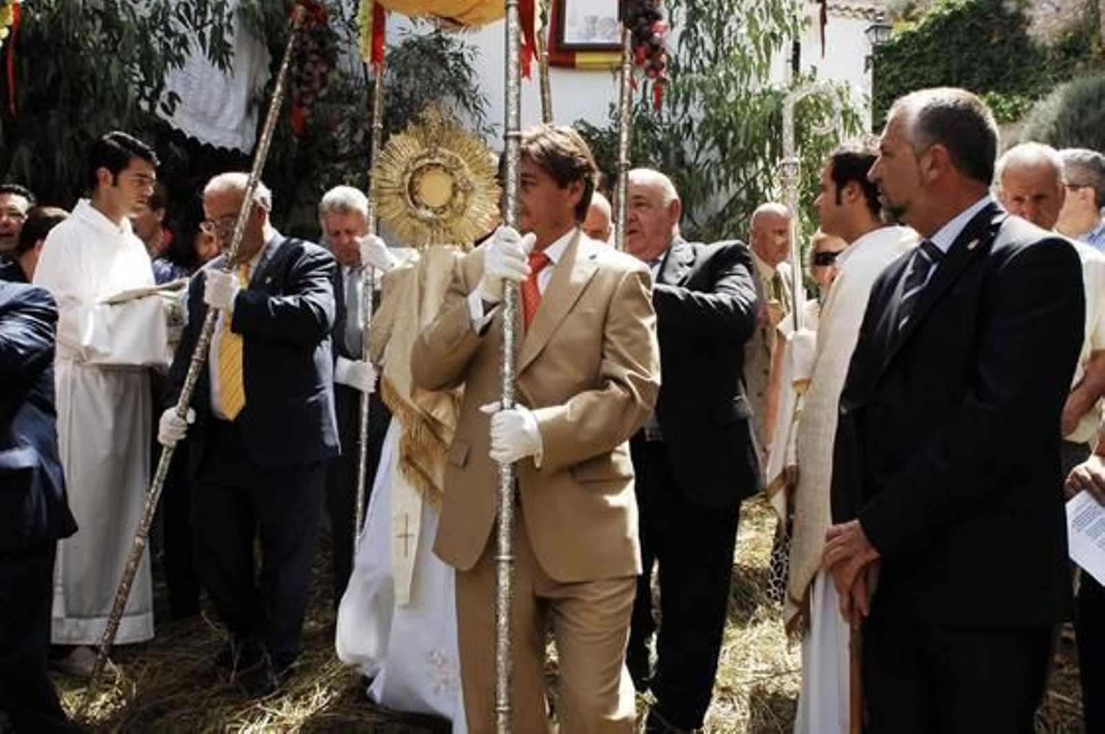 A pesar del caluroso día, ambas procesiones (declaradas de interés turístico) fueron seguidas por una gran cantidad de vecinos y visitantes. /Fotos: Ramón Aguilar

Foto: Ramon Aguilar