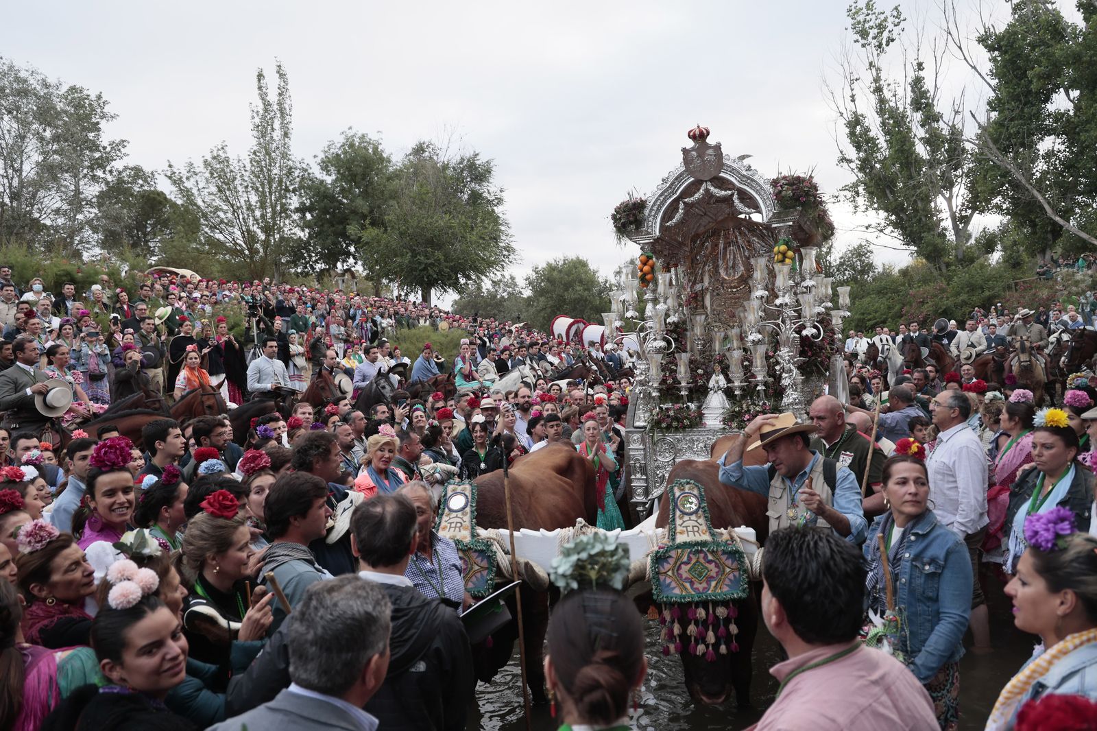 Las mejores imágenes del paso de Sevilla y Triana por el Quema