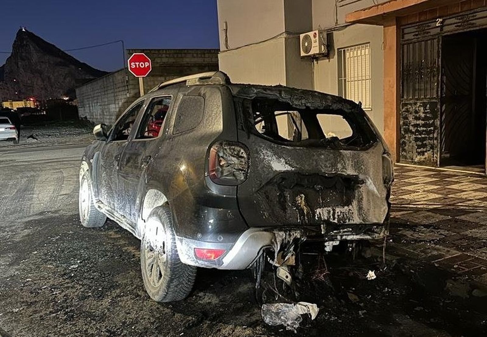 Los restos del vehículo calcinado.