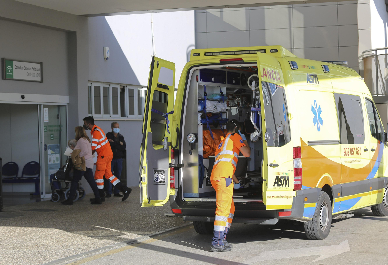Ambulancias en el Hospital Clínico.