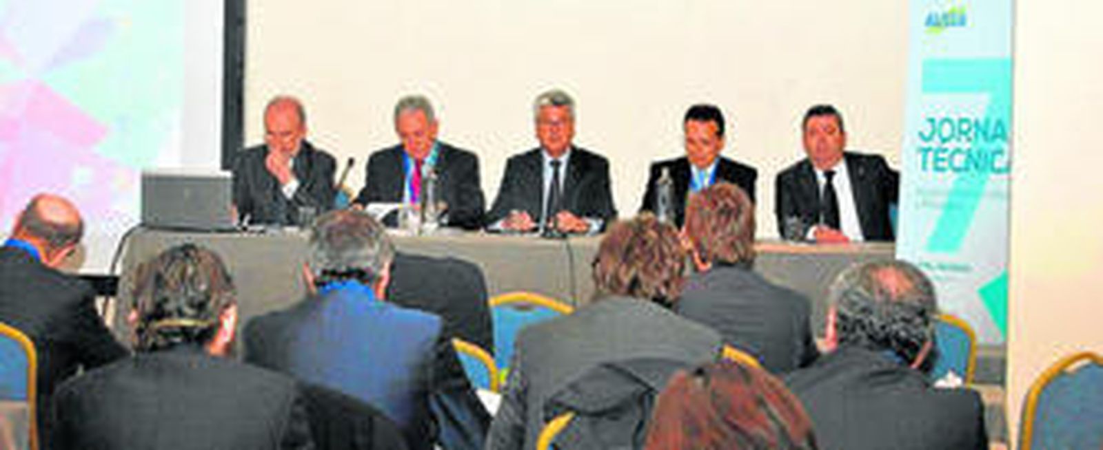 Santiago Muñoz (catedrático), José Carlos Cabaleiro (Aussa), Javier Landa (pte. Aussa), Javier Betancor (Iparque) y Luis Enrique Flores (secretario).