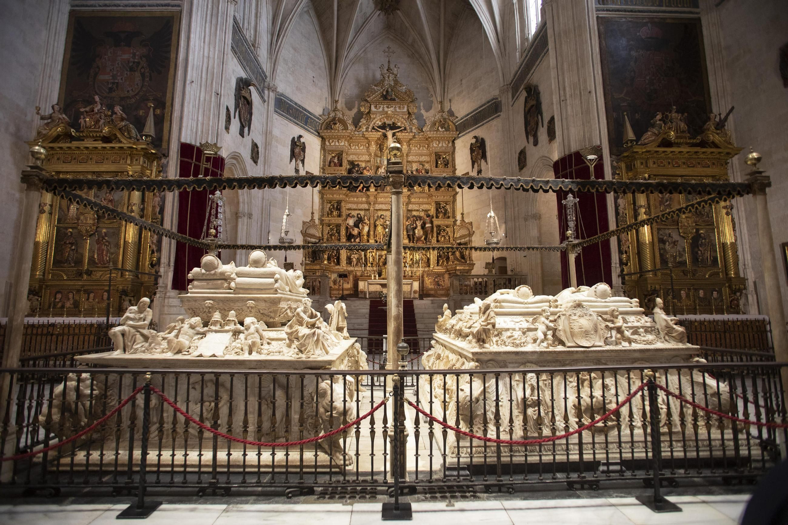 Mausoleo de los Reyes Católicos, en la Capilla Real, junto al de su hija Juana y Felipe 'el Hermoso'
