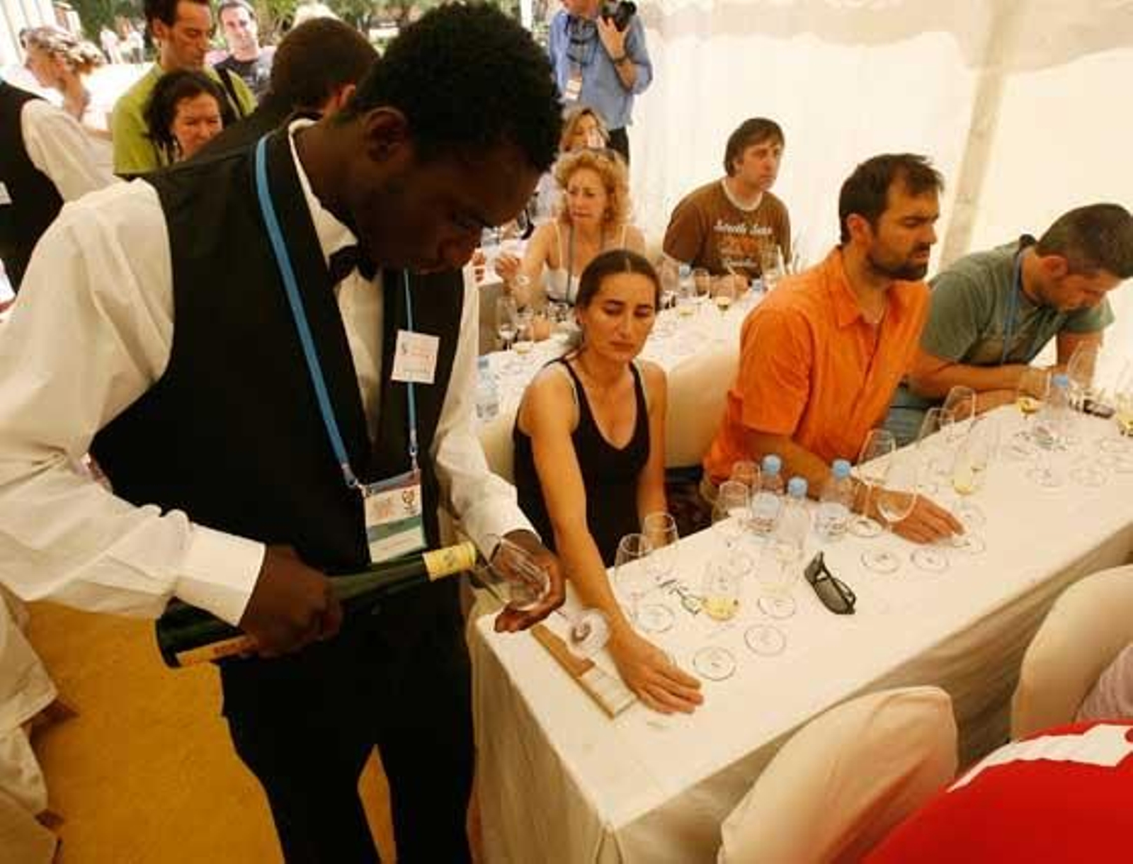 Clase magistral sobre botritis, ayer en el patio de San Fernando.

Foto: Pascual