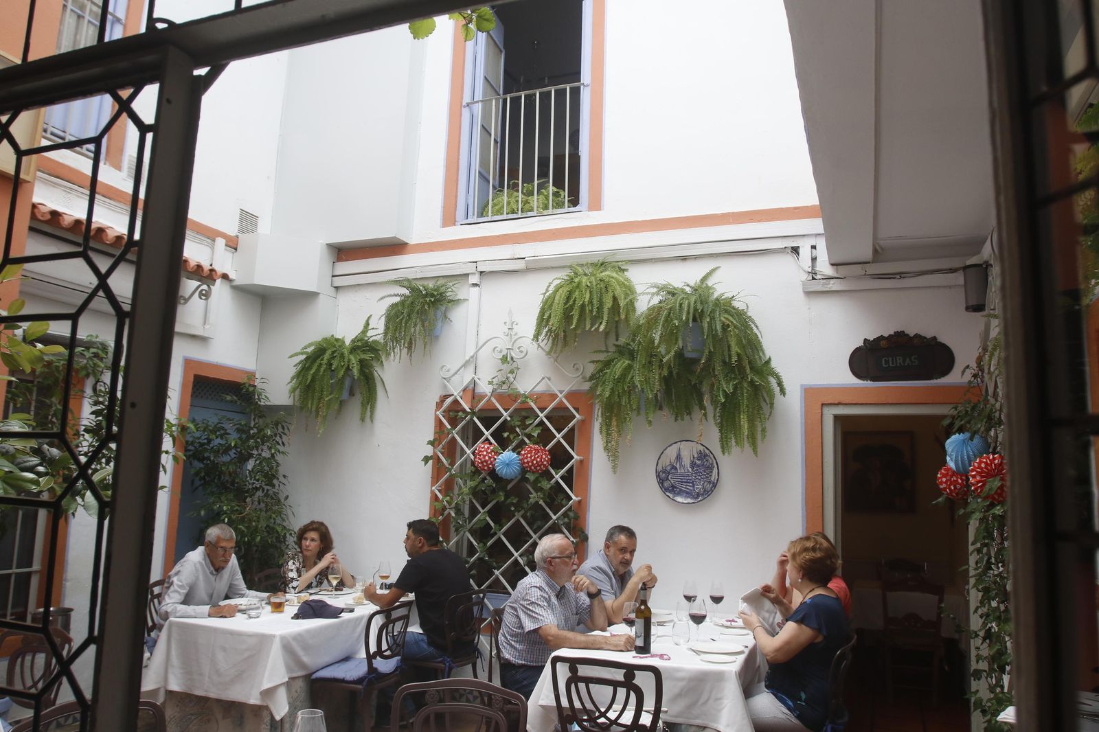 El decorado y el ambiente de Feria en el Centro de Córdoba y la Judería, en fotografías