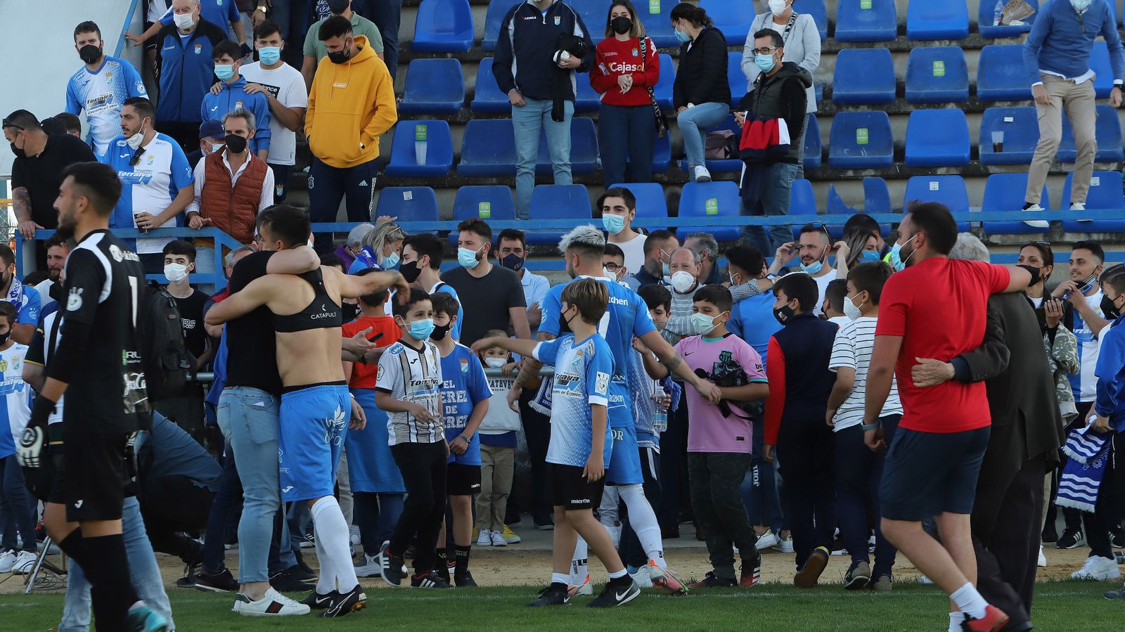 Imágenes del Xerez CD contra el Puente Genil en la Juventud