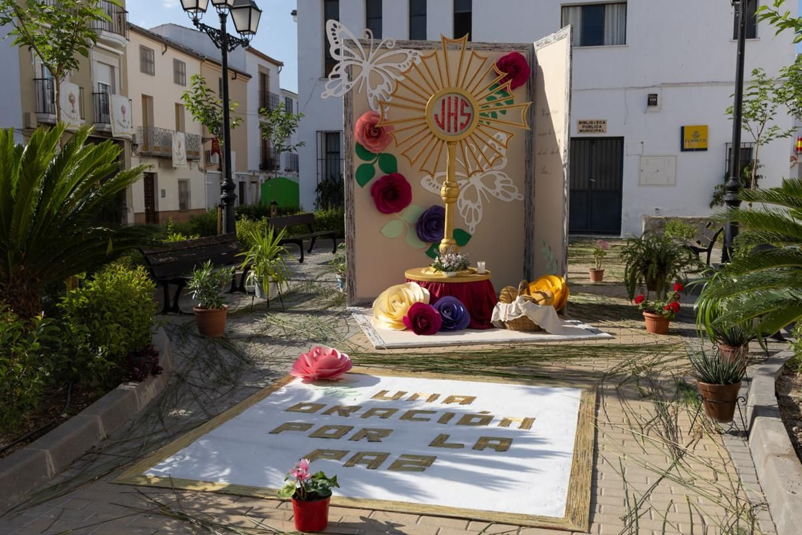 Los vecinos de Villardompardo exponen las obras de su Corpus un año más, en imágenes