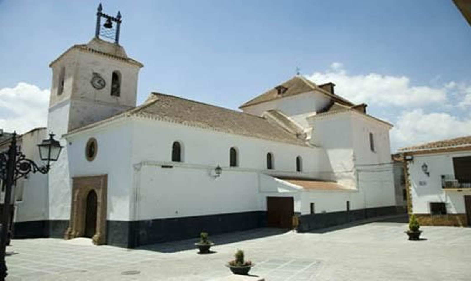 Ayuntamiento de Alquife. Iglesia parroquial.