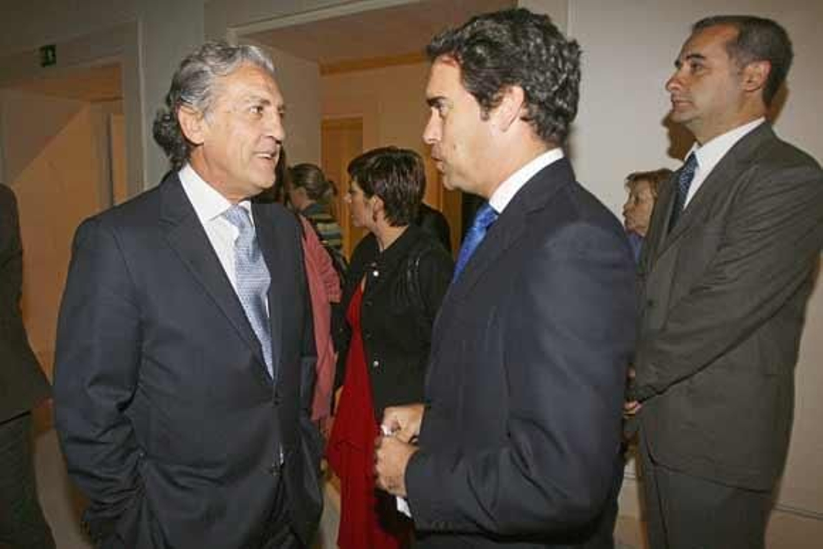 López Garrido conversa con Rafael Navas.

Foto: Joaquin Pino/Julio Gonzalez