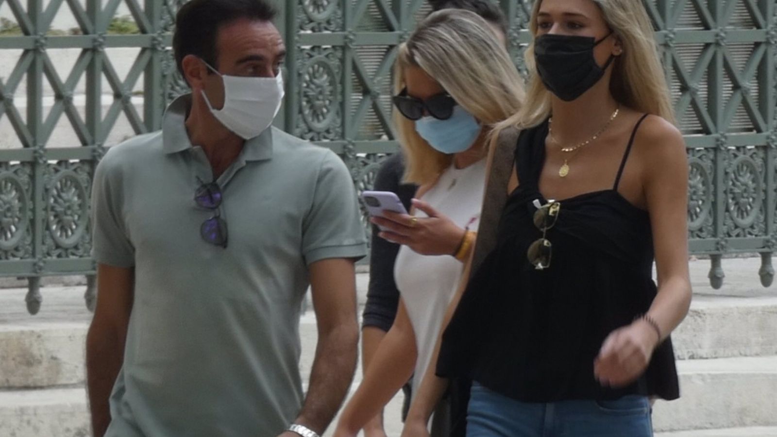 Enrique Ponce y Ana Soria, durante su paseo por Nimes.