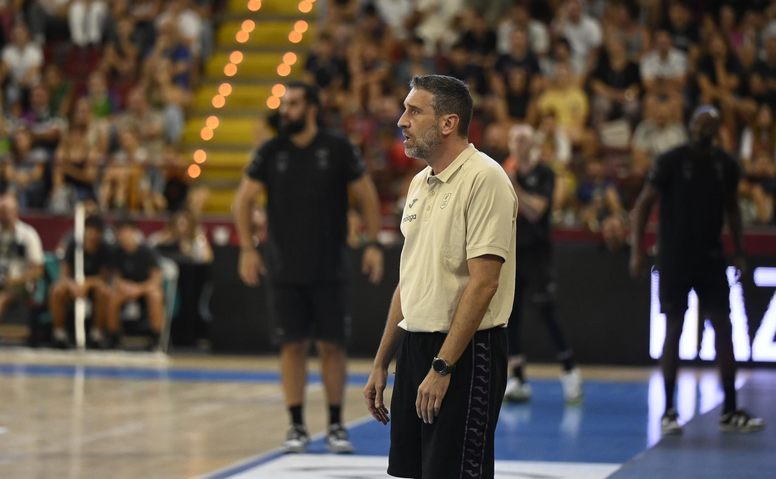 Las mejores fotos del ambiente en Vista Alegre para el Unicaja - Covirán Granada de la Copa de Andalucía de baloncesto
