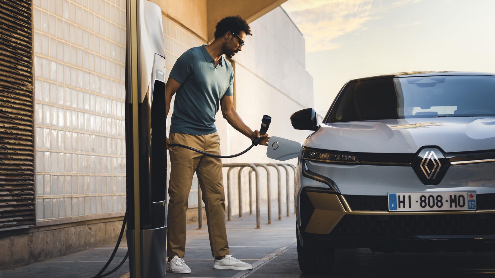 Renault prescinde en su oferta de la batería de menor capacidad del Mégane, la de 40 kWh, así como del motor menos potente de los dos con los que contaba este modelo, el de 130 CV (96 kW).