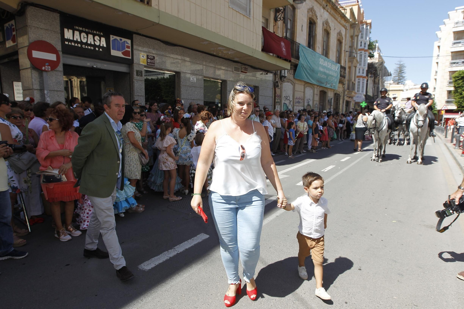 Fotogalería ofrenda floral a la Virgen del Mar. Feria de Almería 2019