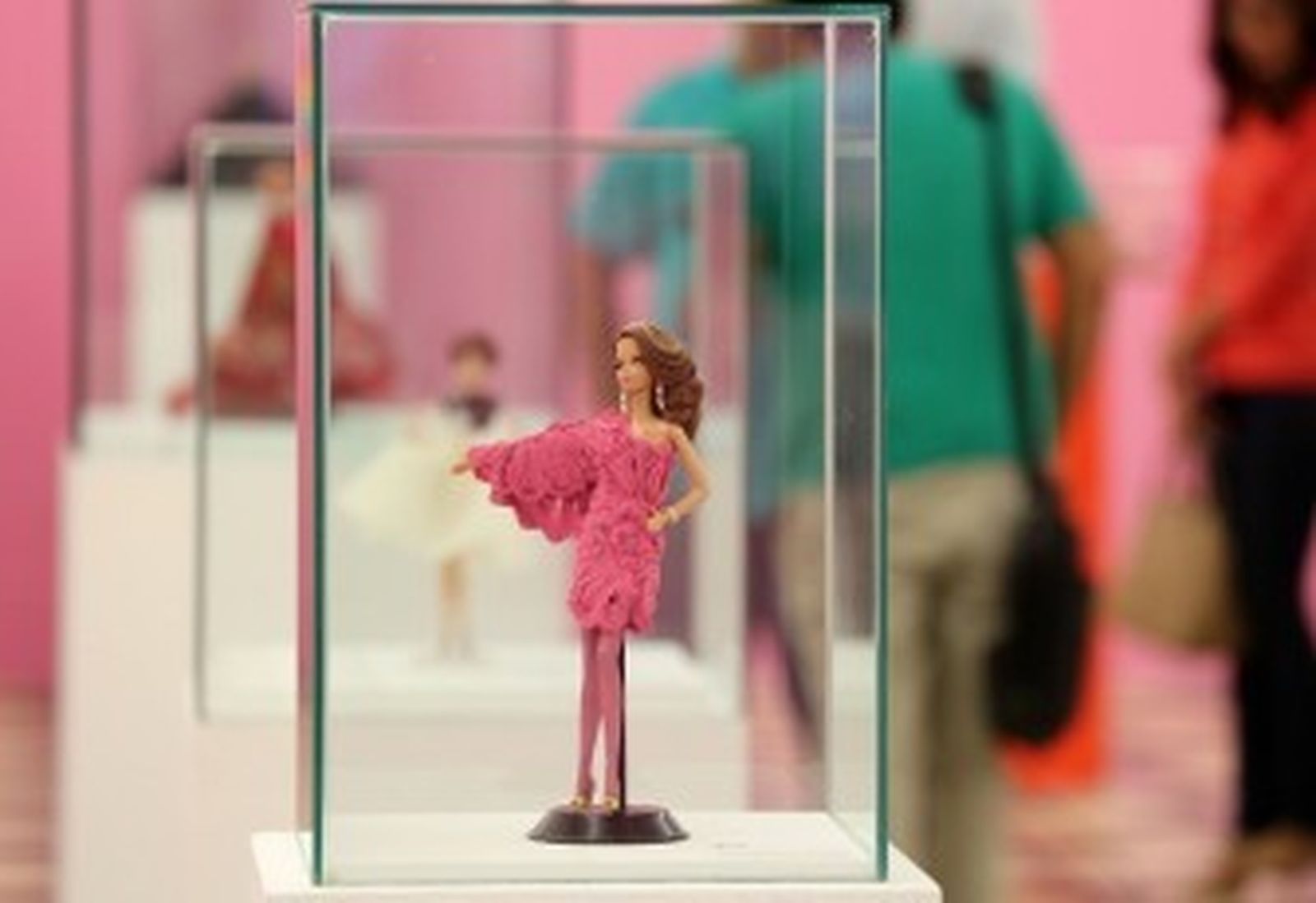 Barbie, la mejor modelo para vestir a la mujer: del Neolítico a Miley Cyrus