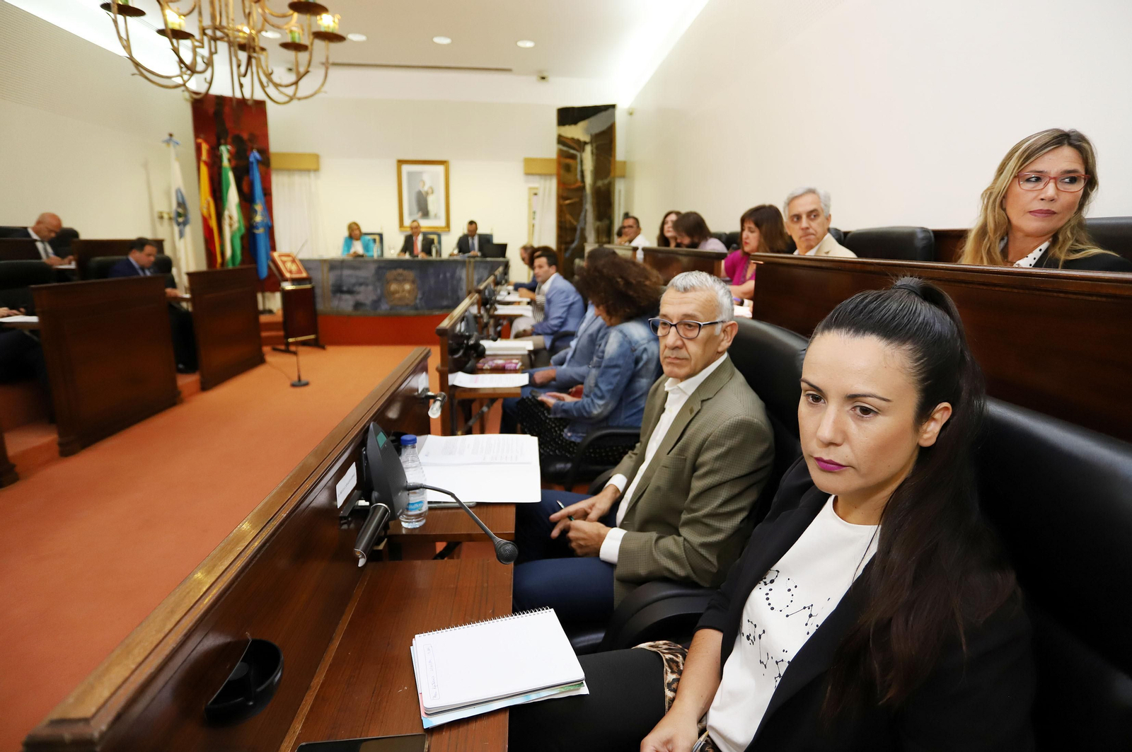 Bancada del grupo socialista, en el pleno de la Diputación.