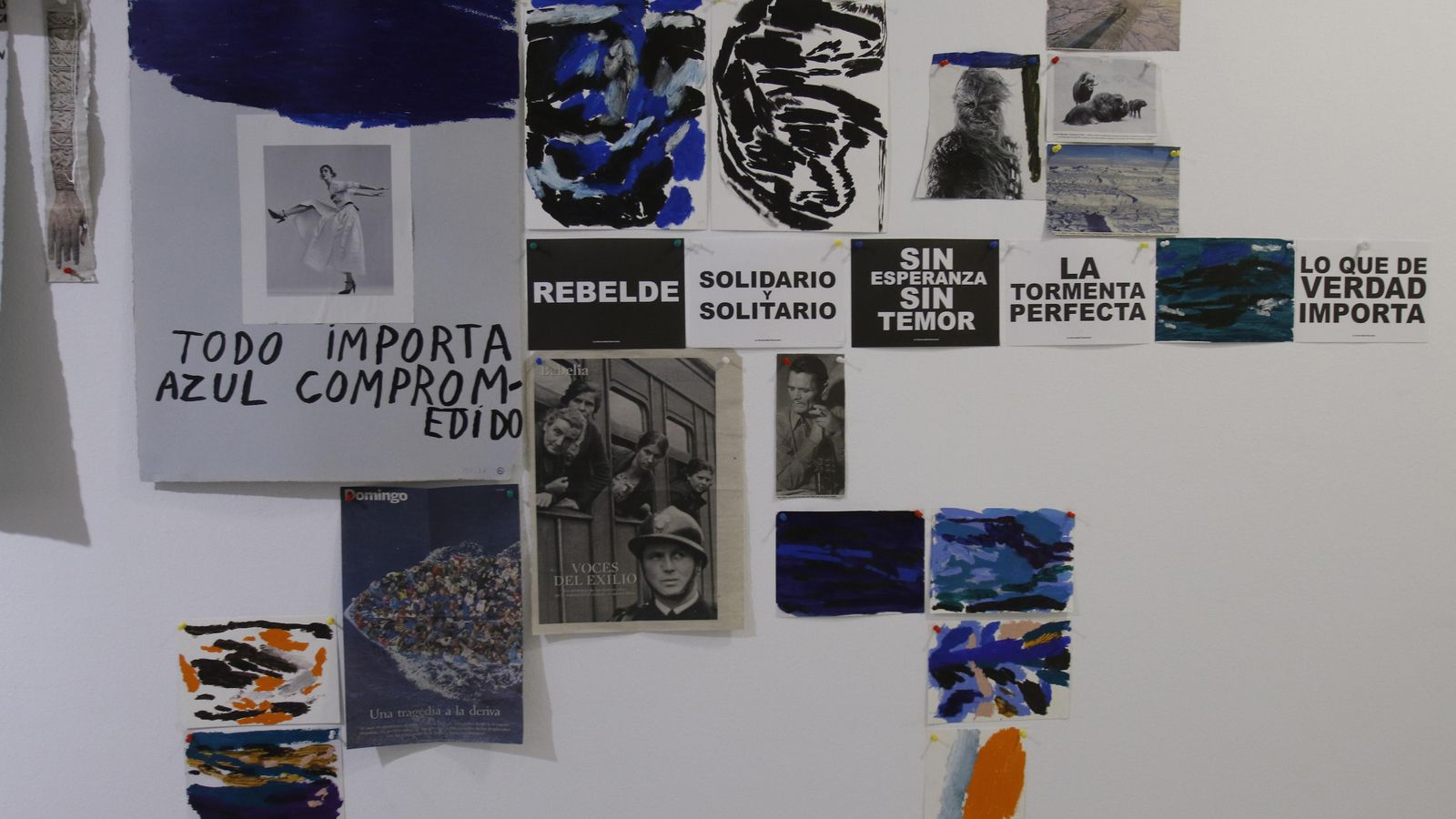 Ámbito de la exposición que recrea el estudio del artista en Sanlúcar de Barrameda.