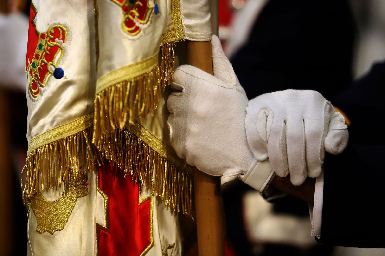 Imágenes de la ofrenda de la Guardia Real a la Virgen de la Cinta en la Catedral