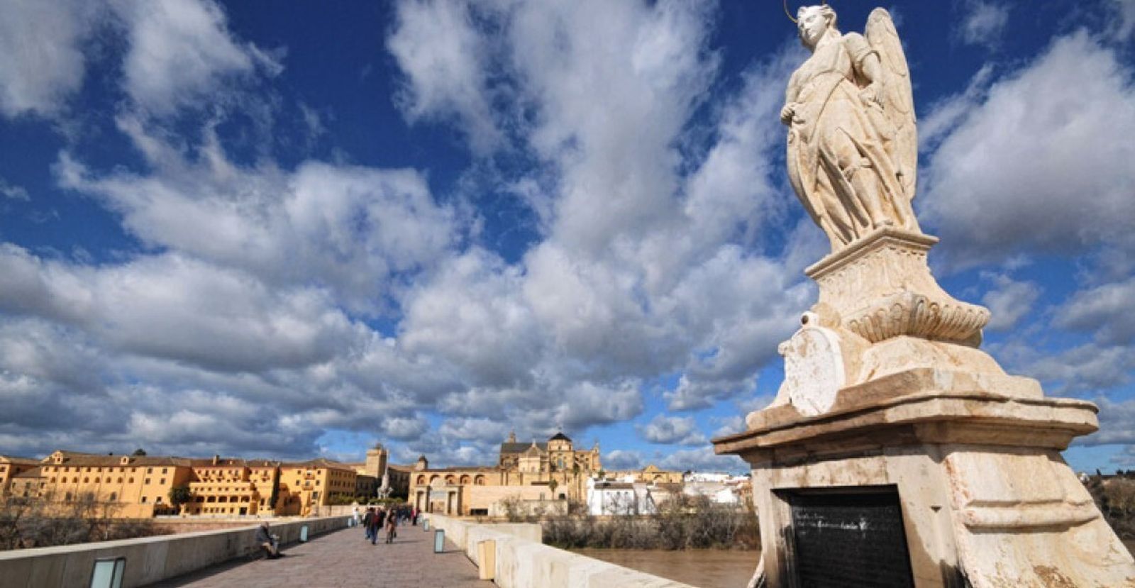 El más antiguo de los triunfos es el del Puente Romano de Córdoba