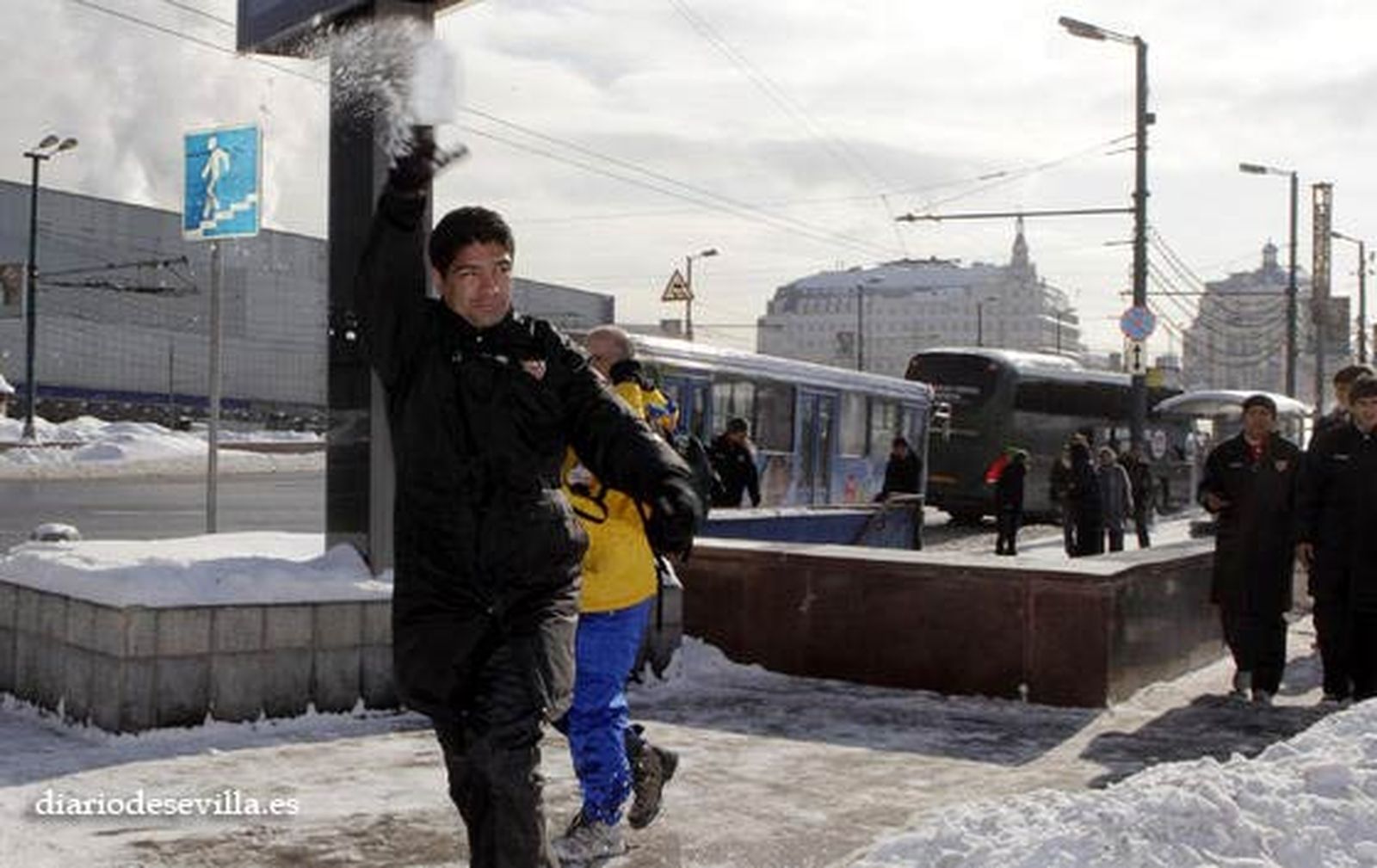Los jugadores sevillistas se divirtieron con la nieve. 

Foto: Antonio Pizarro