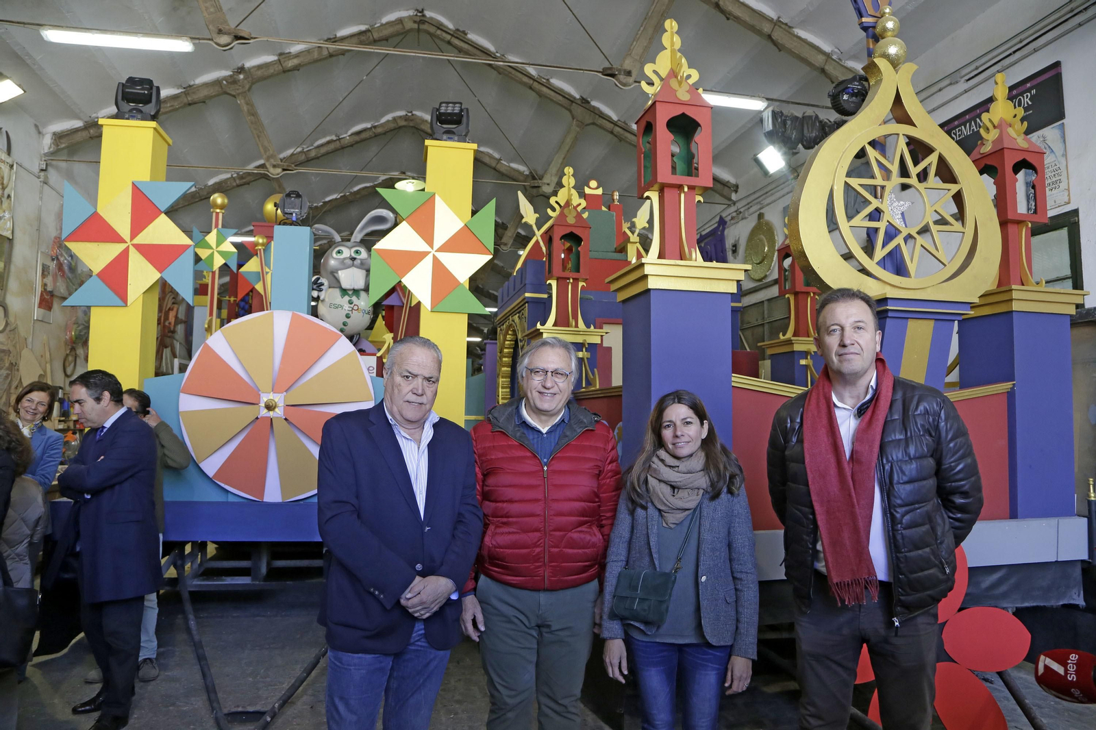 Los Reyes Magos junto a las carrozas de la cabalgata, esta mañana Los Reyes Magos junto a las carrozas de la cabalgata, esta mañana