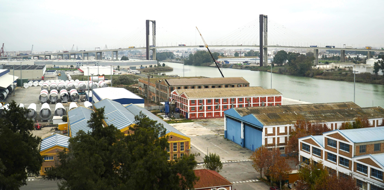 El Puerto de Sevilla recibirá 1,12 millones en 2024 para mantener las balizas y los viales portuarios