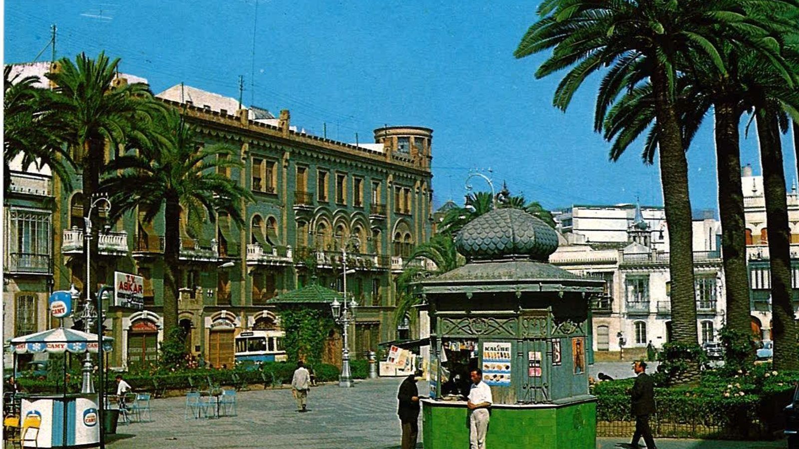 Tradicional kiosco de Mnauel en la plaza de las Monjas.