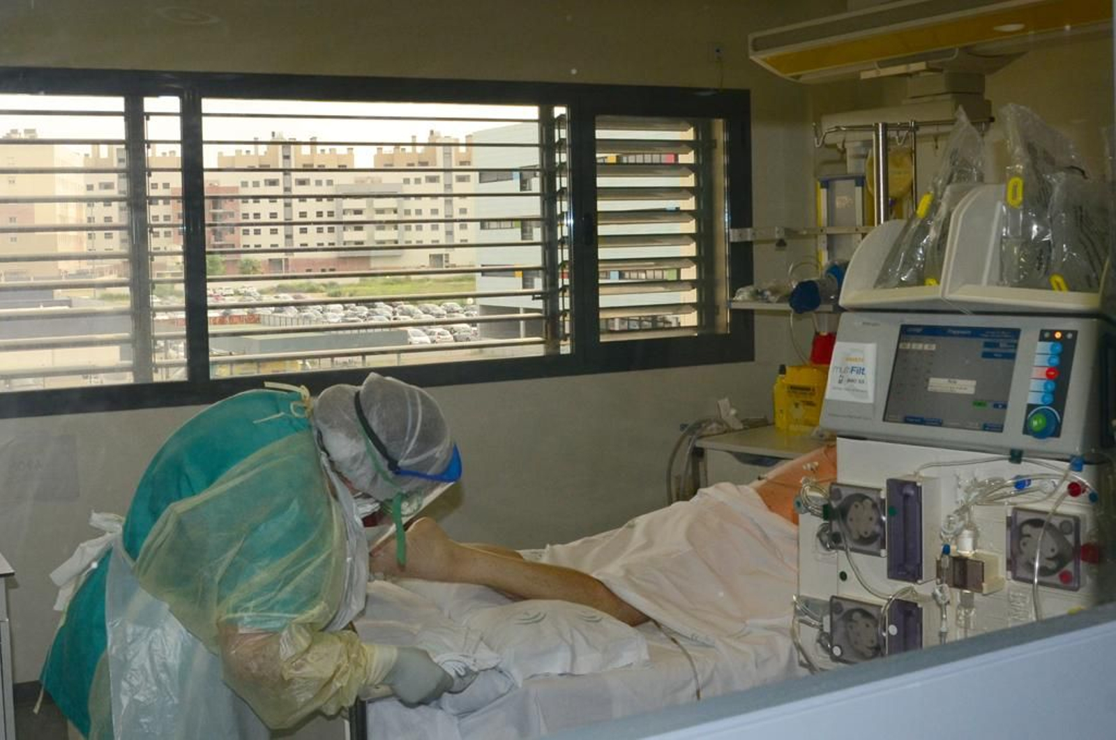 La lucha contra el coronavirus desde la UCI del Reina Sofía, fotografiada por sus profesionales