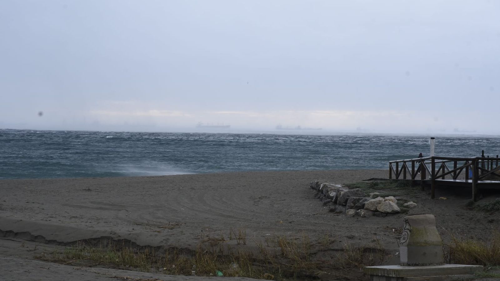 La Bahía de Algeciras azotada por la borrasca Joseph, vista desde La Línea de la Concepción.