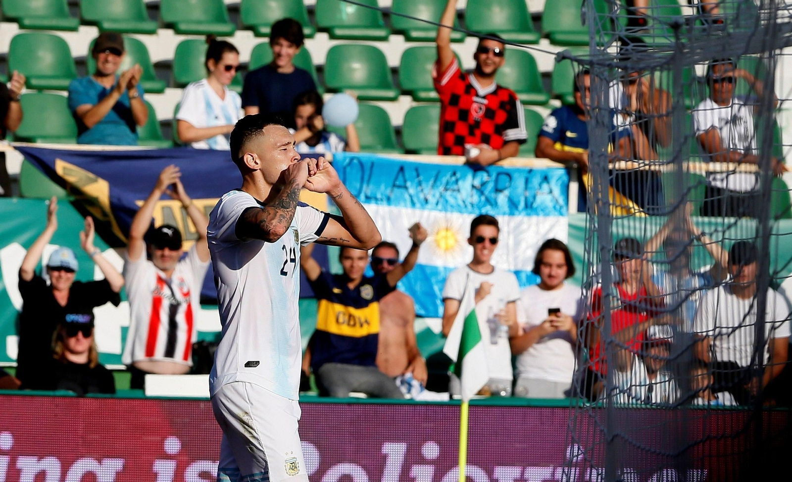 Ocampos celebra el segundo gol que marcó con Argentina, en septiembre a Ecuador en Elche.