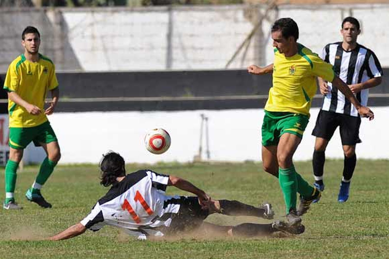 La Unión cae en Mairena en un duelo con pocas ocasiones para ambas partes

Foto: David de la Rosa (LOF)