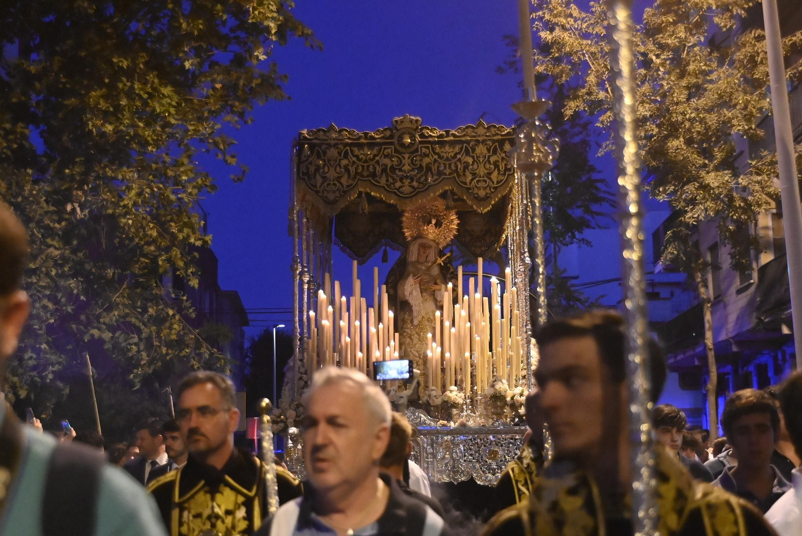 Las mejores fotos de la procesión extraordinaria de la Virgen de la Soledad de Córdoba