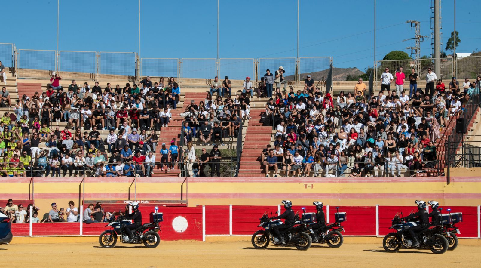 Galería | Así ha sido la jornada de puertas abiertas de la Policía Nacional en la Plaza de Toros de Motril