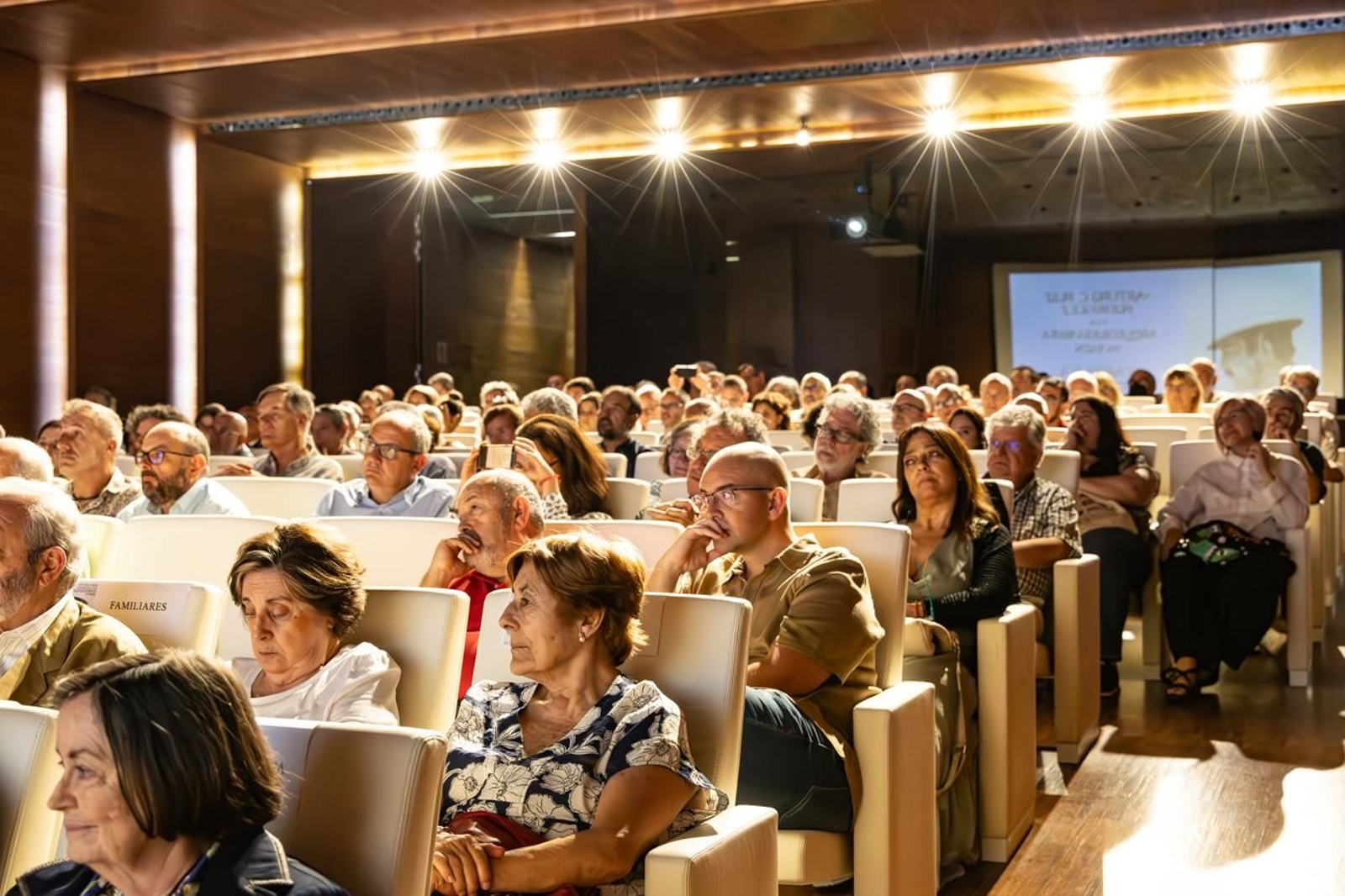 Asi ha sido el homenaje a Arturo Ruiz.
