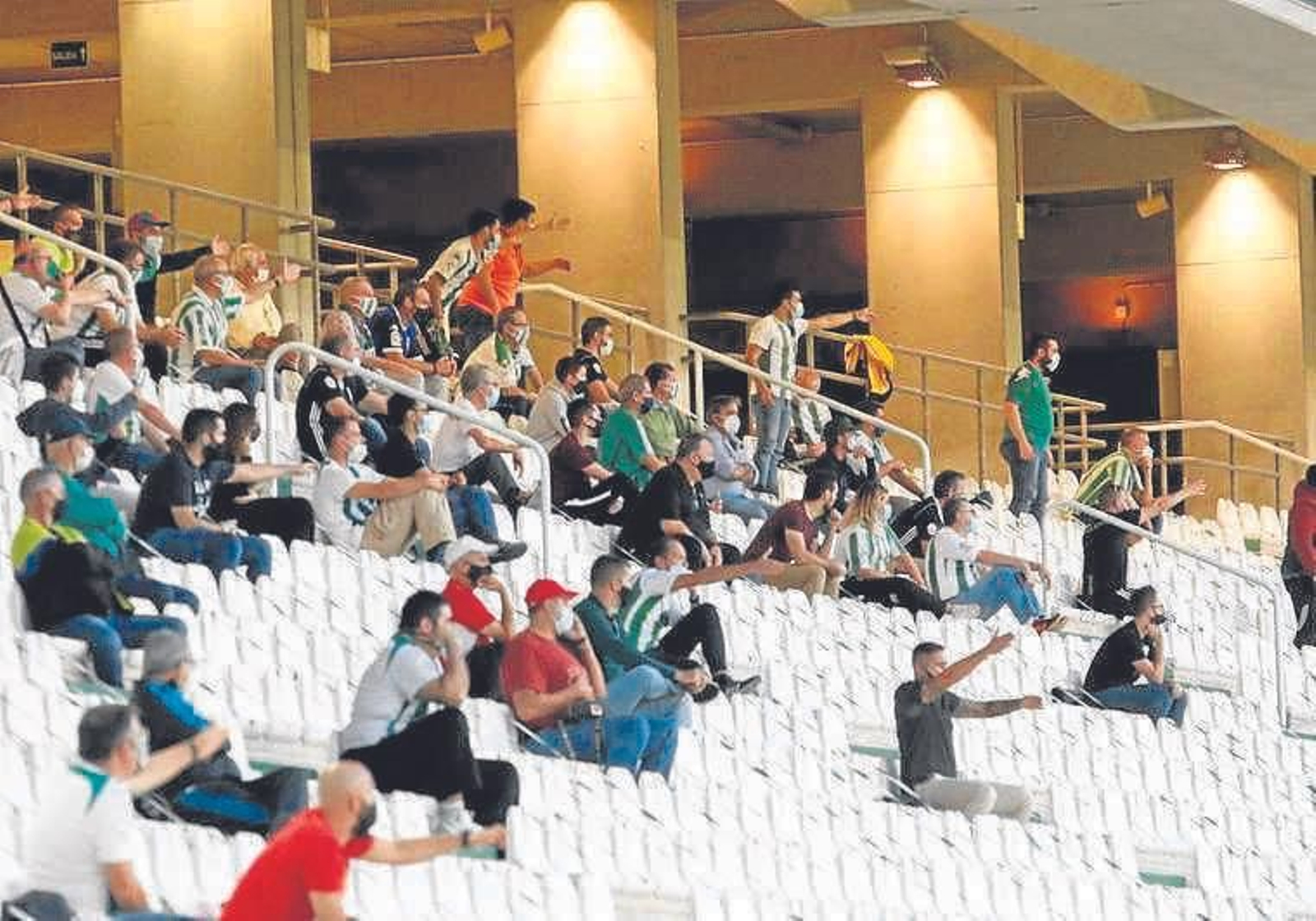 Aficionados del Córdoba CF en el estadio de El Arcángel