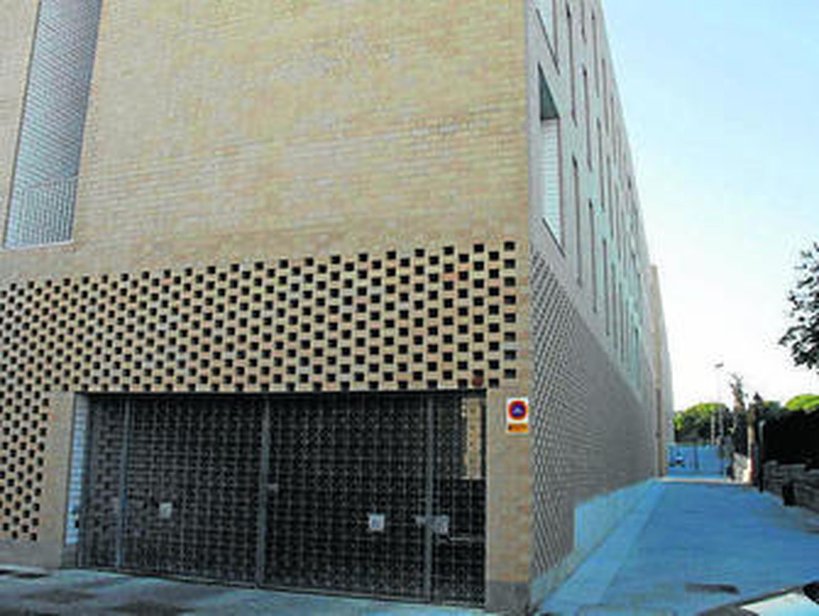 El bloque de Suvipuerto de Santa Clara, donde siguen los impagos a la comunidad.