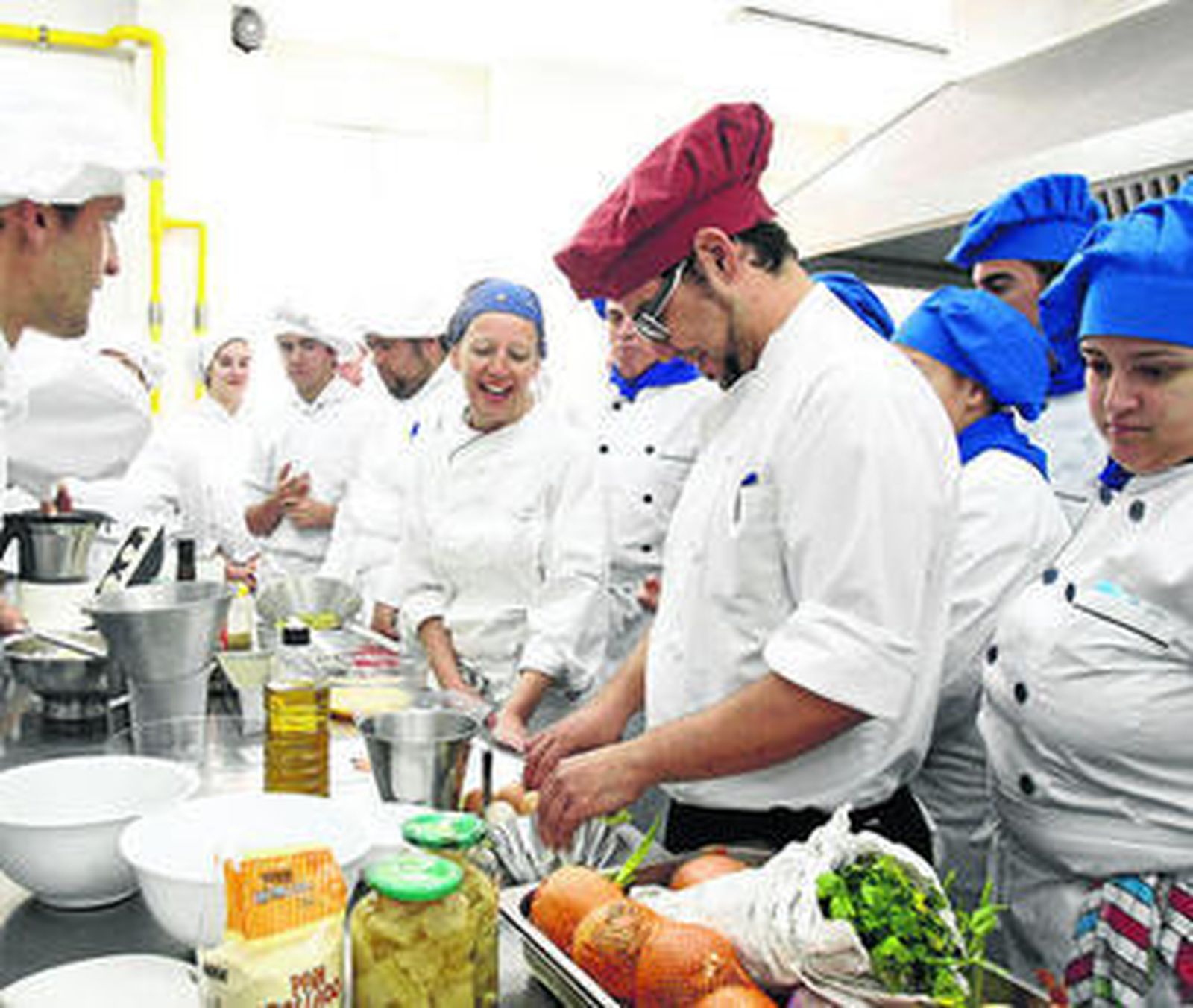 El taller práctico sucedió a la conferencia con la elaboración de las recetas adaptadas del siglo XIX.